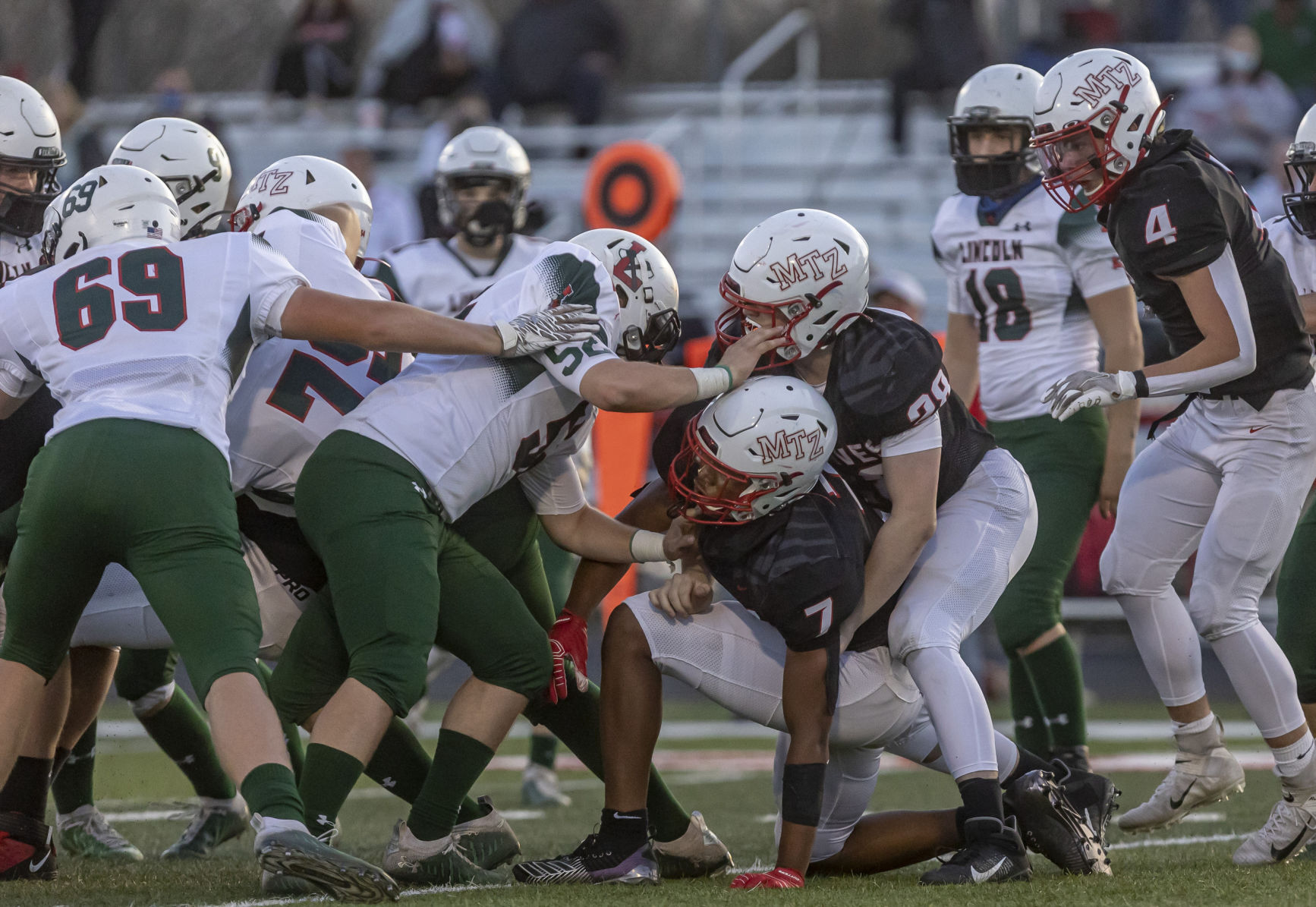 MTZ Lincoln football gallery 22 040921.JPG